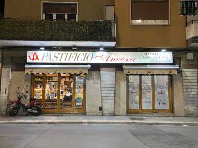Ci spostiamo ora in via Giulio Petroni, dove dal 1970 affonda le sue radici il pastificio �Ancora�